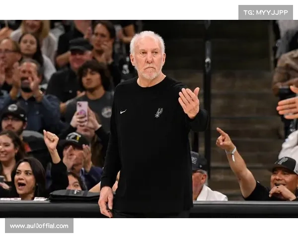 马刺主场揭幕波波维奇荣誉横幅 全场致敬传奇教练开启新赛季