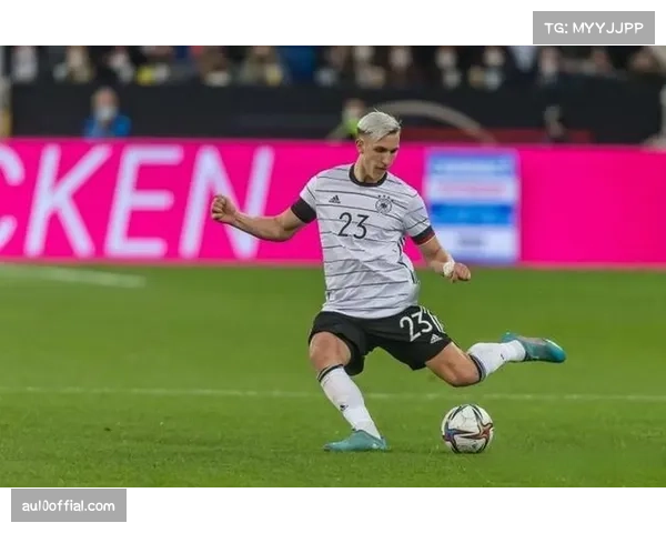 利物浦担忧科纳特离队，据悉有意多特后卫施洛特贝克